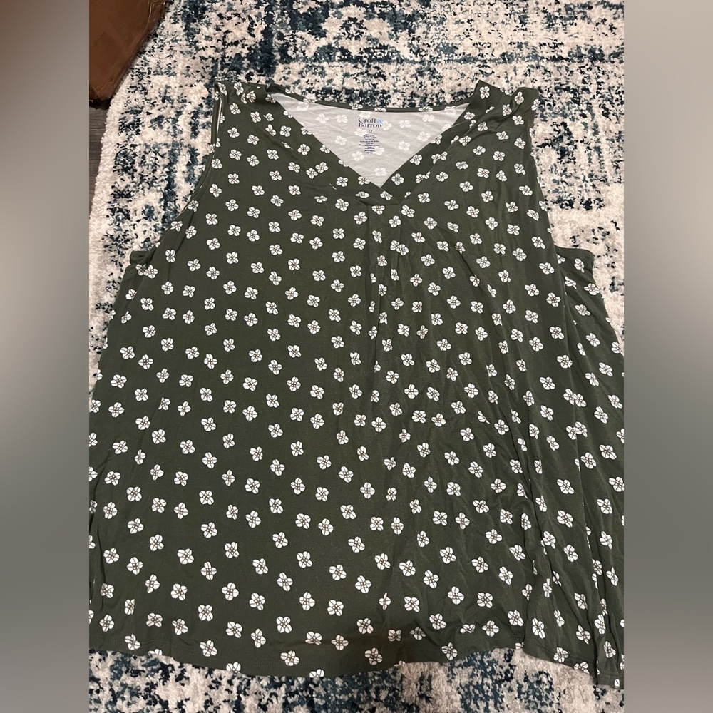 Croft & Barrow Green Top with White Floral Pattern